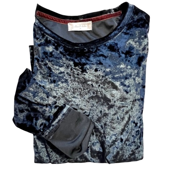 Altar’d State Crushed Velvet Soft Front Knot Long Sleeve Shirt Size Medium - Picture 13 of 14